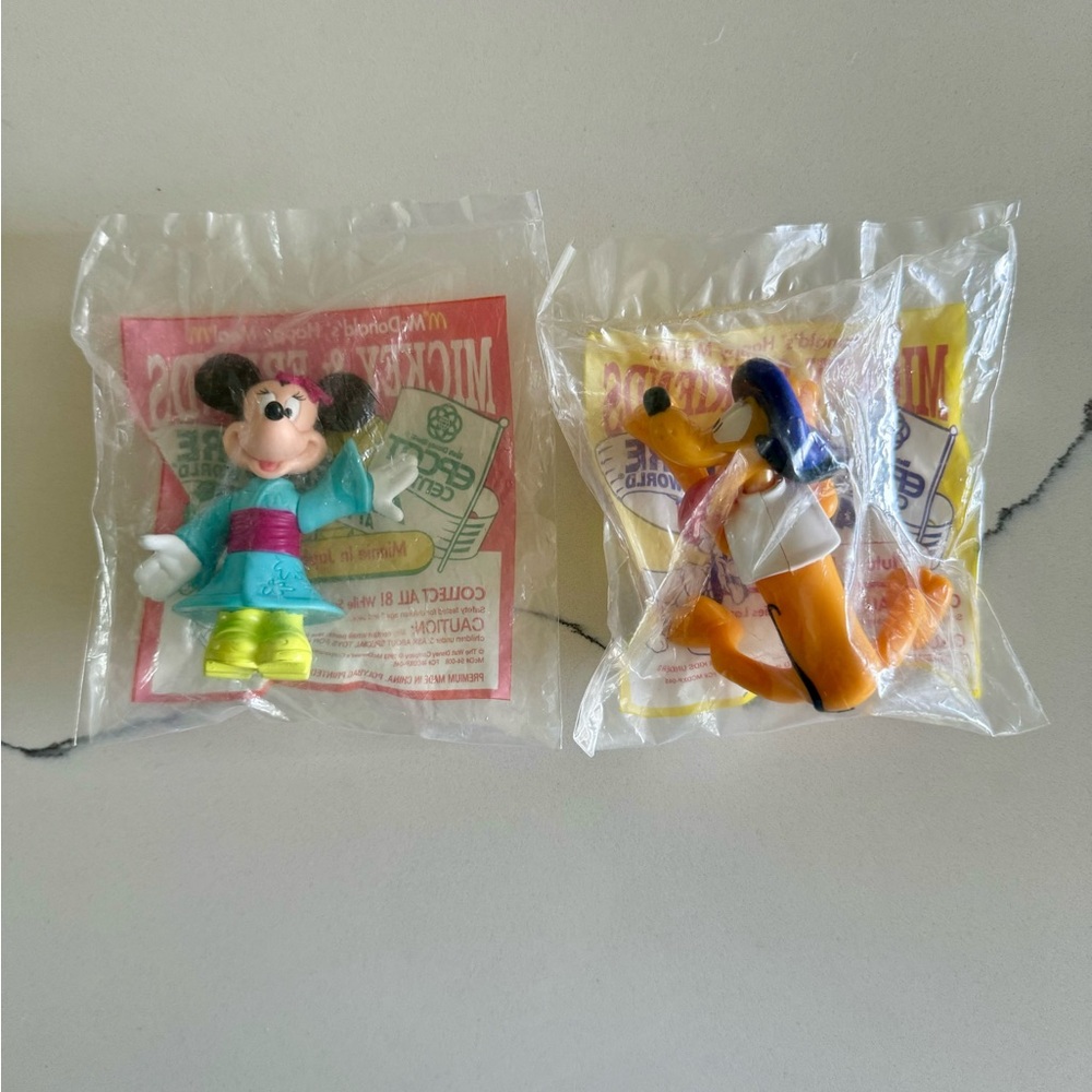 Adventures at Walt Disney World ‘Pluto in France’ & ‘Minnie in Japan’